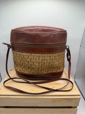 Carla Marchi Italy Woven Straw & Leather Crossbody Bucket Bag Vintage